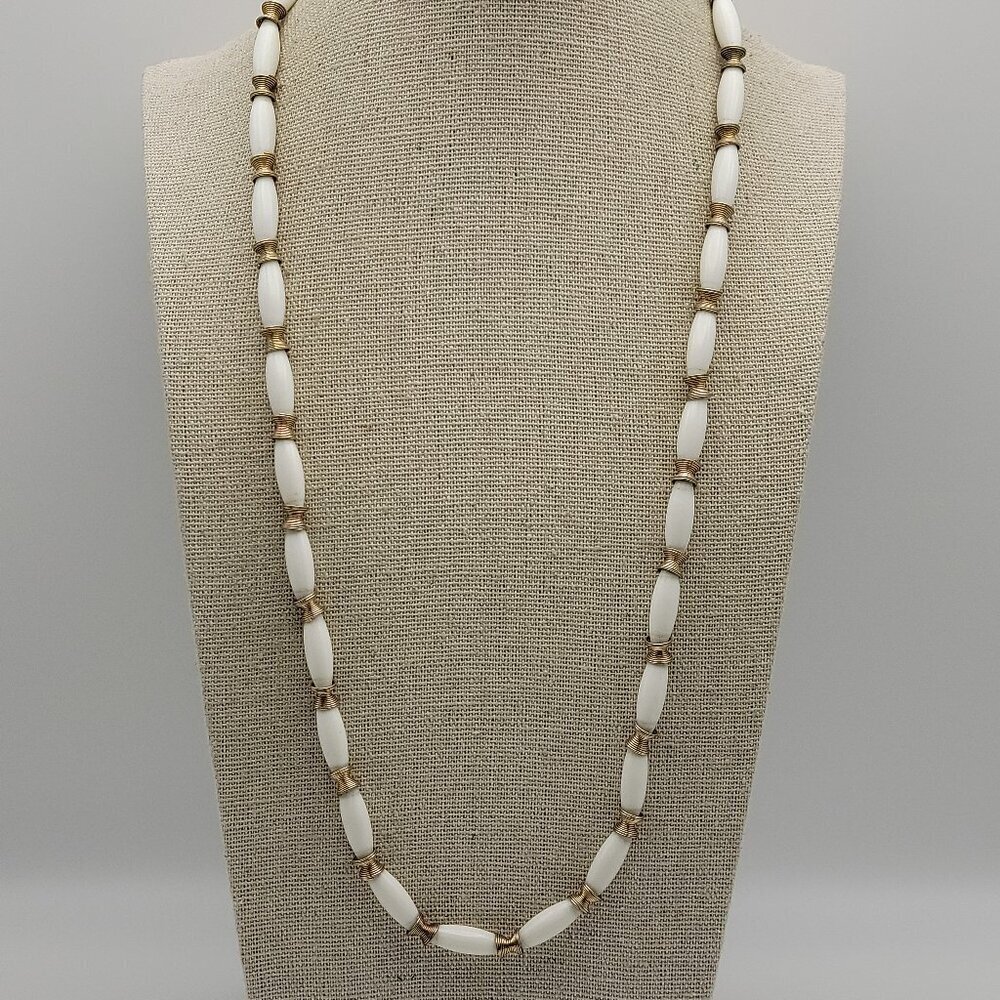 Vintage Trifari White And Gold Beaded Necklace 23.5 In Spring Ring Clasp Signed